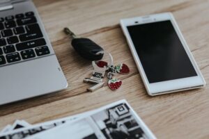 飛行機内でのスマホ使用時やバッテリー持ち込みの際の注意点