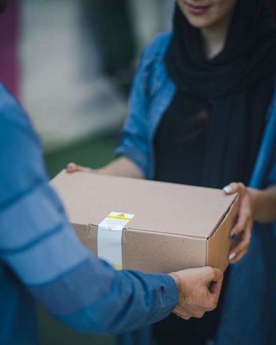 佐川急便の配達の日時変更をして荷物を受け取る2つの方法|注意点も紹介