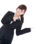 「陰ながら応援」の意味と使い方｜恋愛面における心理も併せて解説