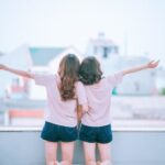 「感化される」の意味と使い方を解説！感化されやすい人の特徴も
