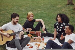 友達と遊ぶなら何をする？定番の遊び方やおすすめの場所を紹介