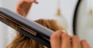 ヘアアイロンの電源の消し忘れで火事は起こる？原因や対処法を紹介