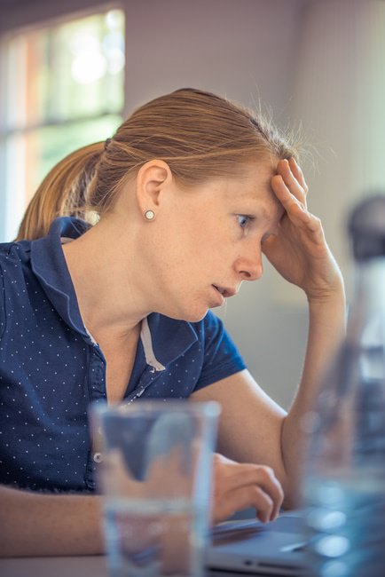 職場に咳払いがうるさい人がいる場合の対処法・上手な注意の仕方