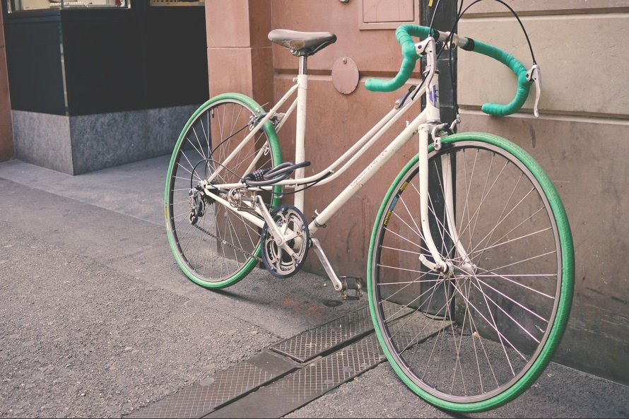 スーツでの自転車通勤の服装｜スカートでの自転車通勤の注意点