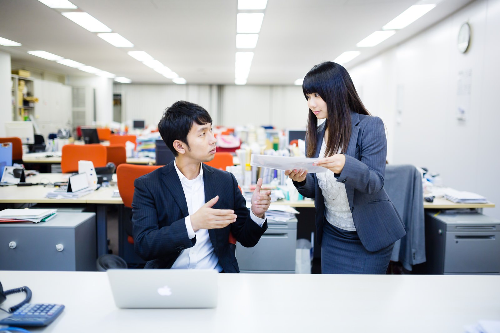 コミュ力を上げる方法20選｜得られるメリットやおすすめの本も紹介