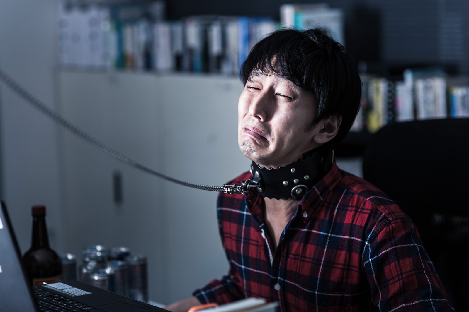 飼い殺しとは・飼い殺しされる人の特徴8コ・飼い殺し例