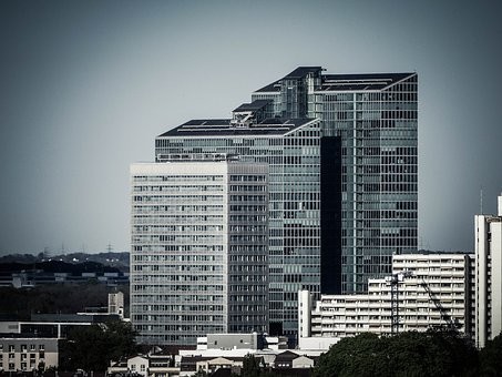 金遣いが荒い人の特徴と性格｜金遣いの荒さを治したい人がすべきこと