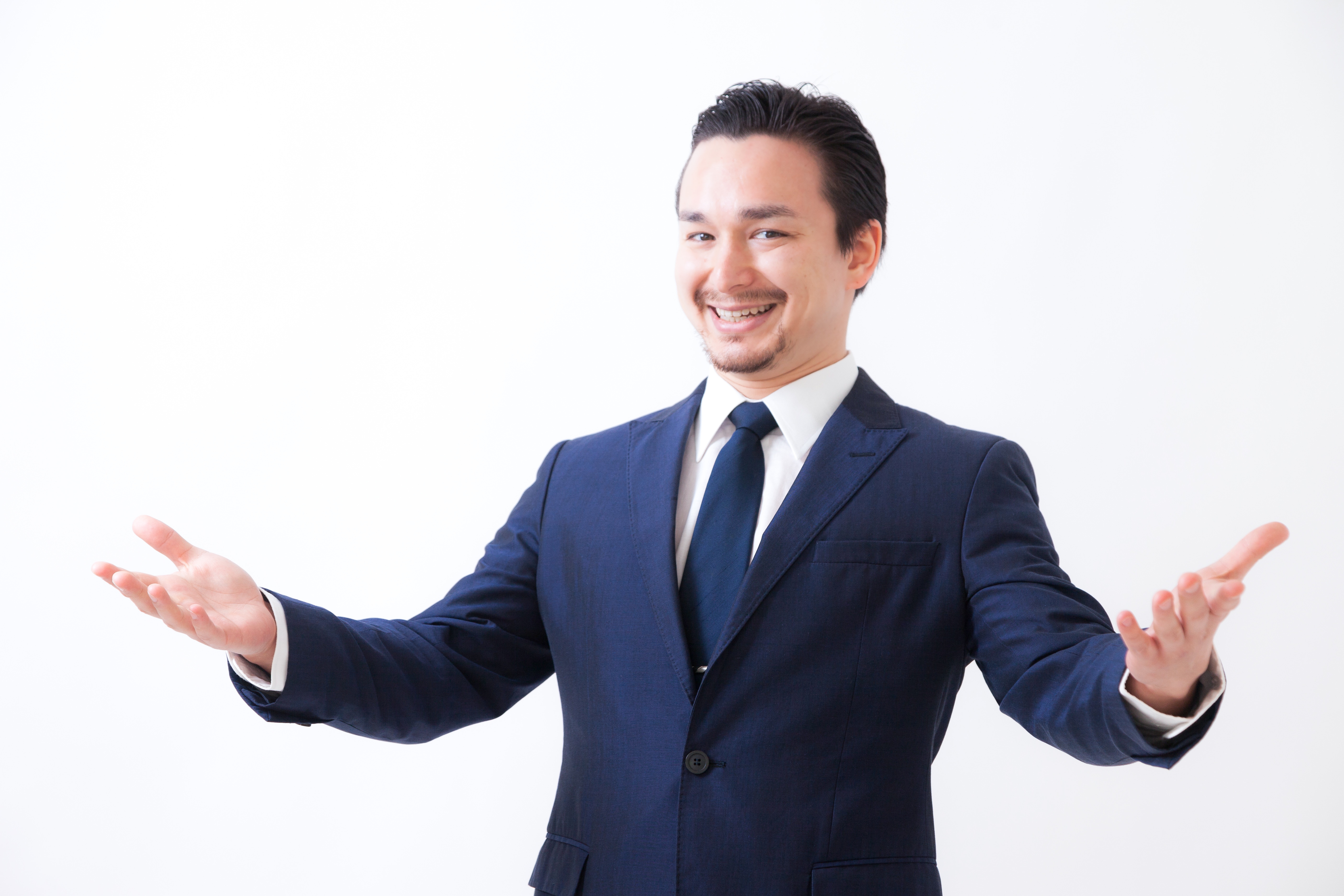 面白い一言をシチュエーション別に紹介！挨拶や結婚式で使えるネタも